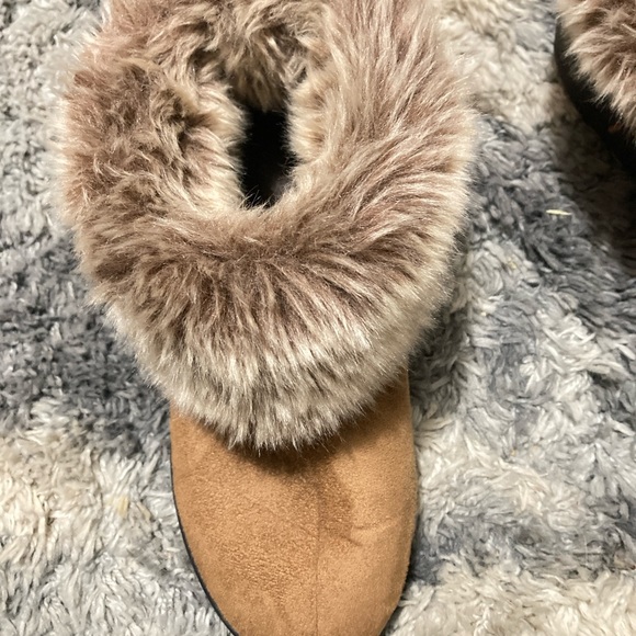 Slippers - Picture 3 of 3